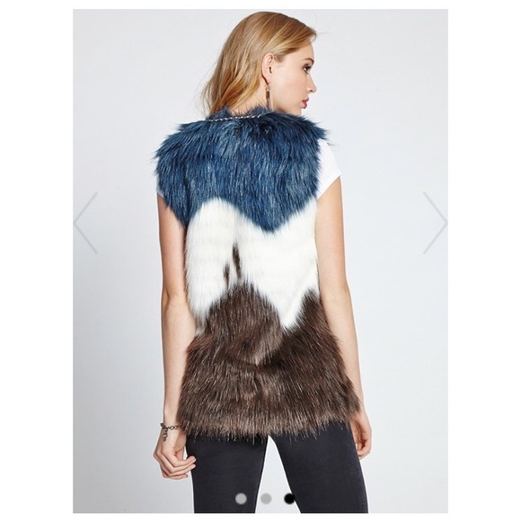 Guess Lena Vest - Picture 2 of 5